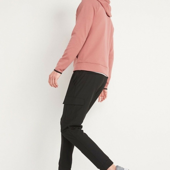 old navy Slim Go-Dry Cool Hybrid Jogger Cargo Pants for Men $45 - Picture 2 of 11